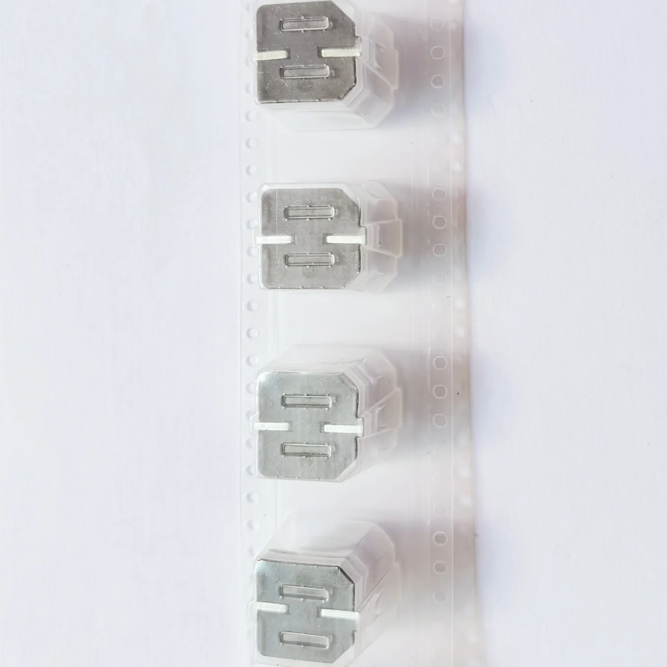 Original new 100% EEVFK1J221Q 63V220UF 12.5*13.5MM FK high frequency low resistance SMD electrolytic capacitor (Inductor)