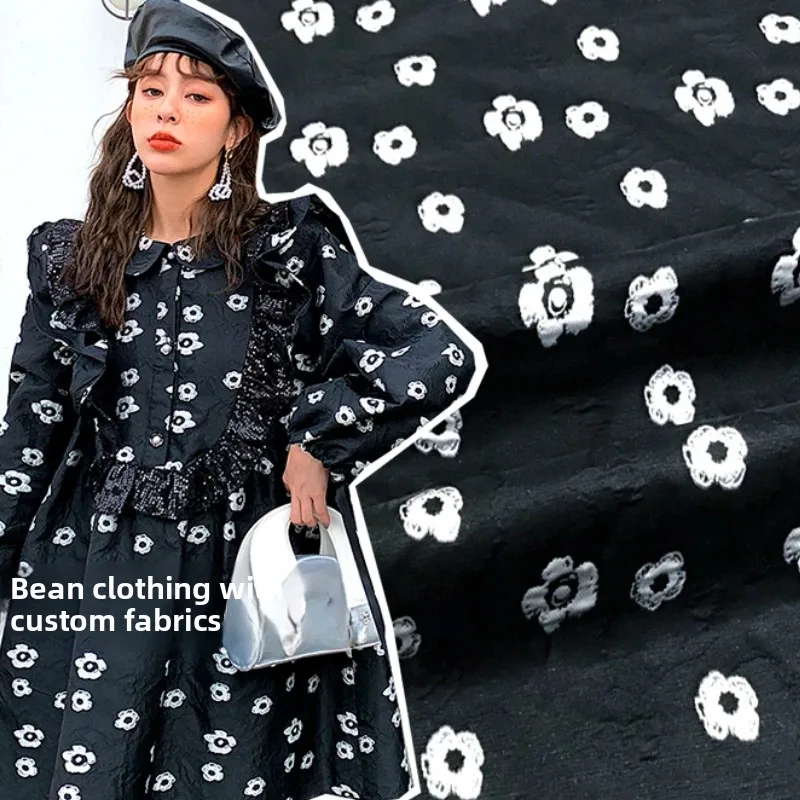 

Окрашенная в пряжу парчовая жаккардовая ткань, маленькое платье с цветочным тиснением, плащ, одежда, европейский бренд, модный дизайн, ткань для шитья