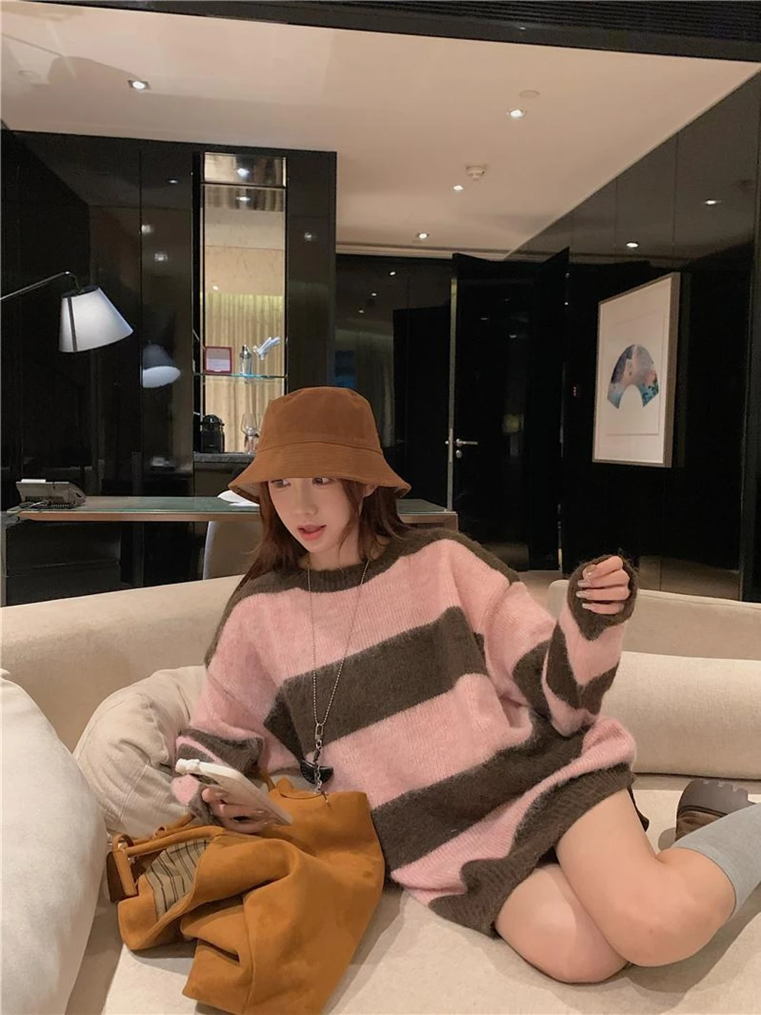 เสื้อสเวตเตอร์ผู้หญิงทรงหลวม คอกลม ลายทาง สีสันสดใส สไตล์ลำลอง ดีไซน์เรียบง่าย ใส่สบาย แขนยาว สำหรับฤดูใบไม้ร่วง ปี 2025...