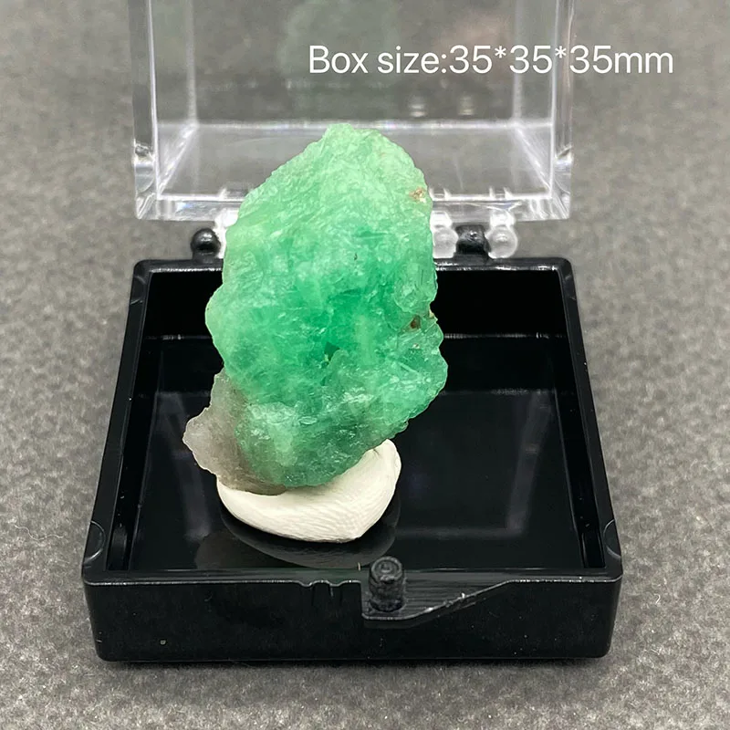 100%  Natural Emerald Mineral Specimens Stones and Crystals Healing Crystal   +Box size:35*35*35 mm