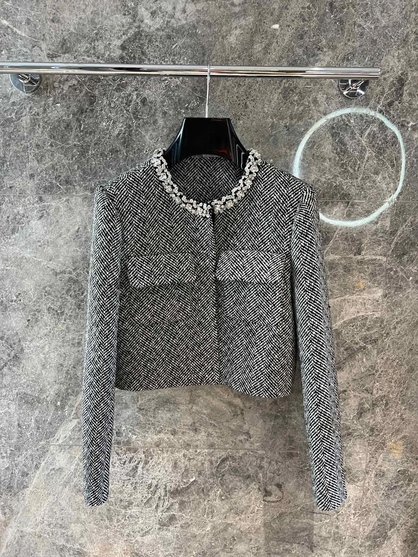 2024 Winter New Women's Clothing Classic black and white mixed color rhinestone ribbon short jacket 1021