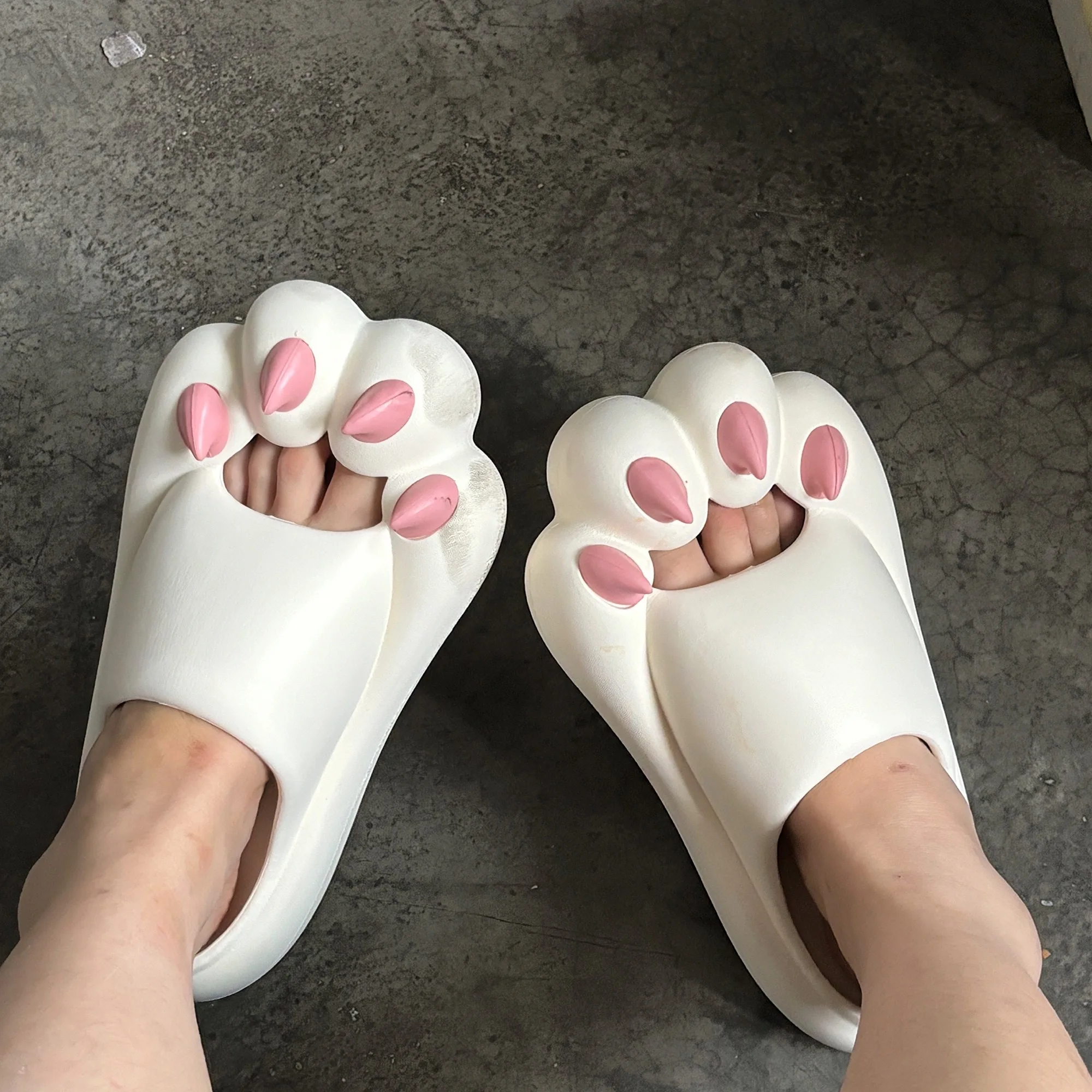 

2026 New Cat Claw Cloud Slippers Women Creative Non-slip Thick Sole Summer Slides Unisex Indoor Outdoor Couples EVA Sandals