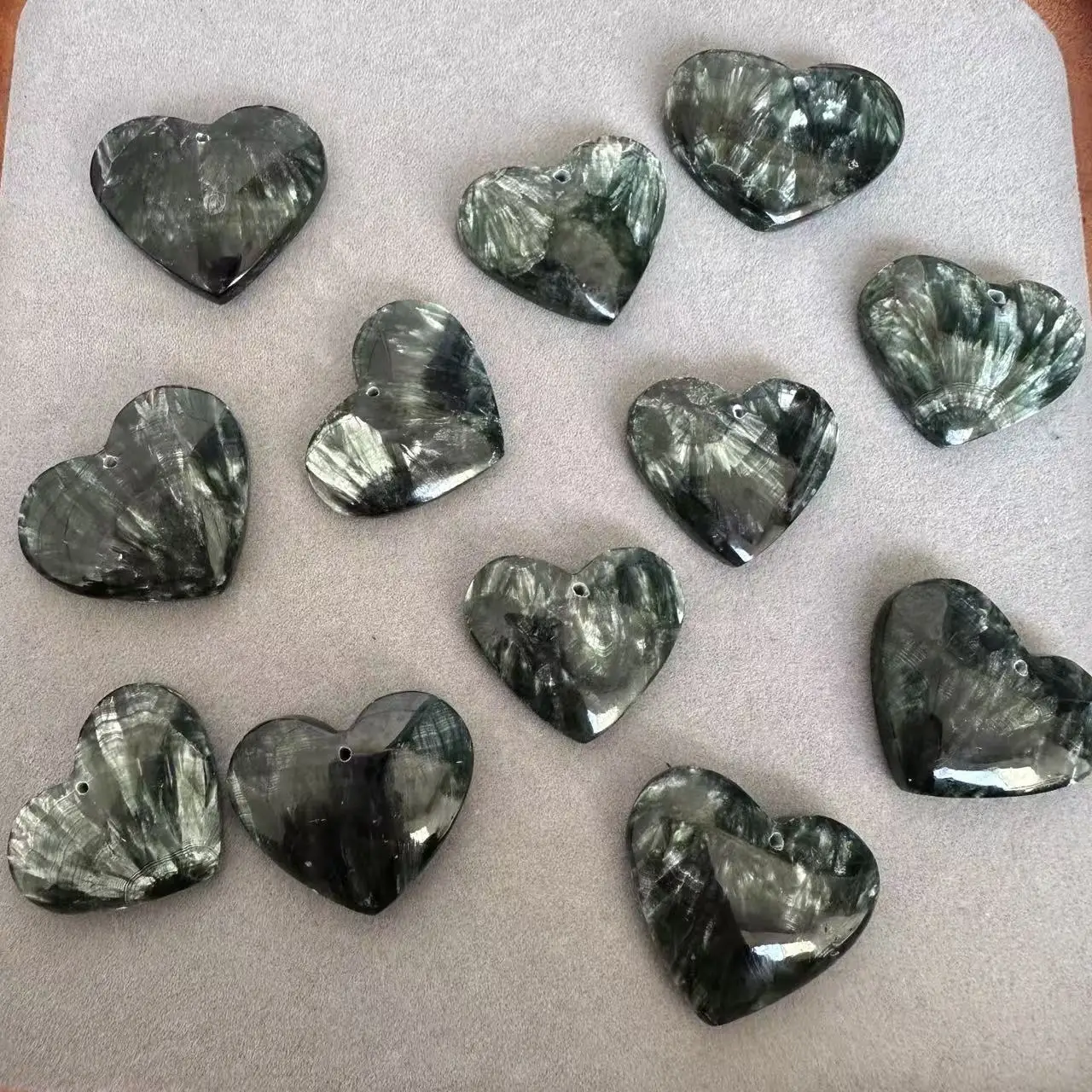 AA Quality Natural Gemstone Russian Serephinite Heart Shape Pendant  Jewelry  Energy for Woman for Man for Gift Wholesale !