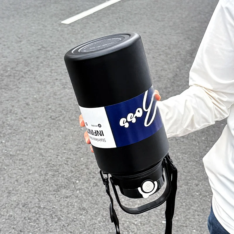 1 Stück 2000ml Eis- und Wärmeisolierter Trinkbecher, Tragbare Outdoor-Sportflasche, Einfacher und Modischer Becher – Detail 9
