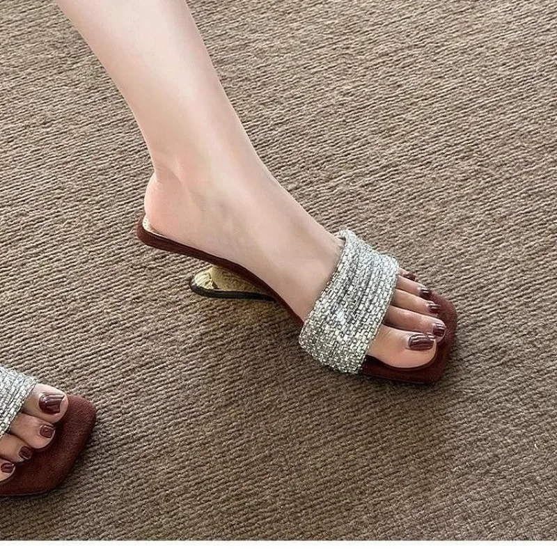 Alien-shaped flip-flop sandals for women summer 2026 new rhinestone high-heel stylish slip-on sandals