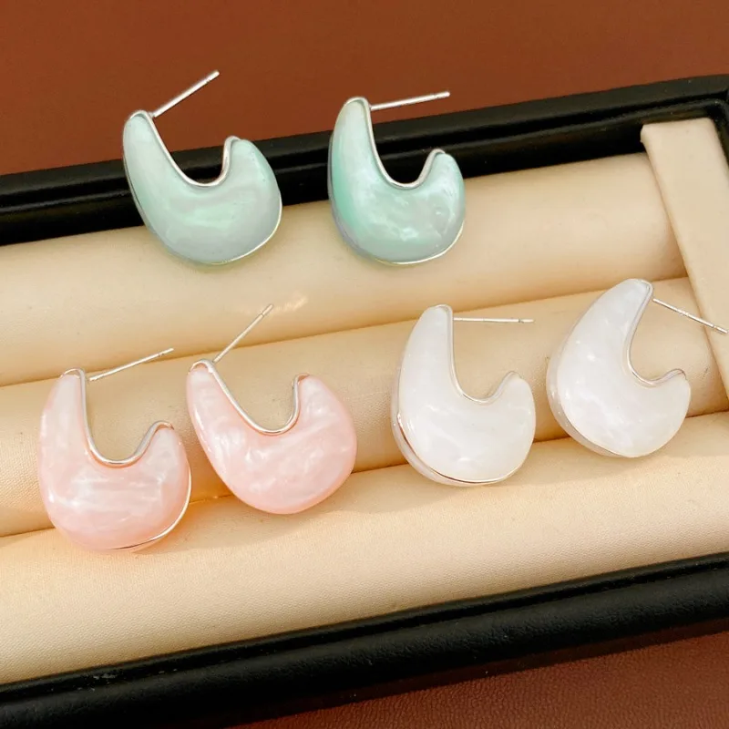 

Candy Sweet Resin Acrylic C-Shaped Hoop Earrings for Women Y2K Fashion Jewelry Minimalist Light Luxury Versatile Earrings