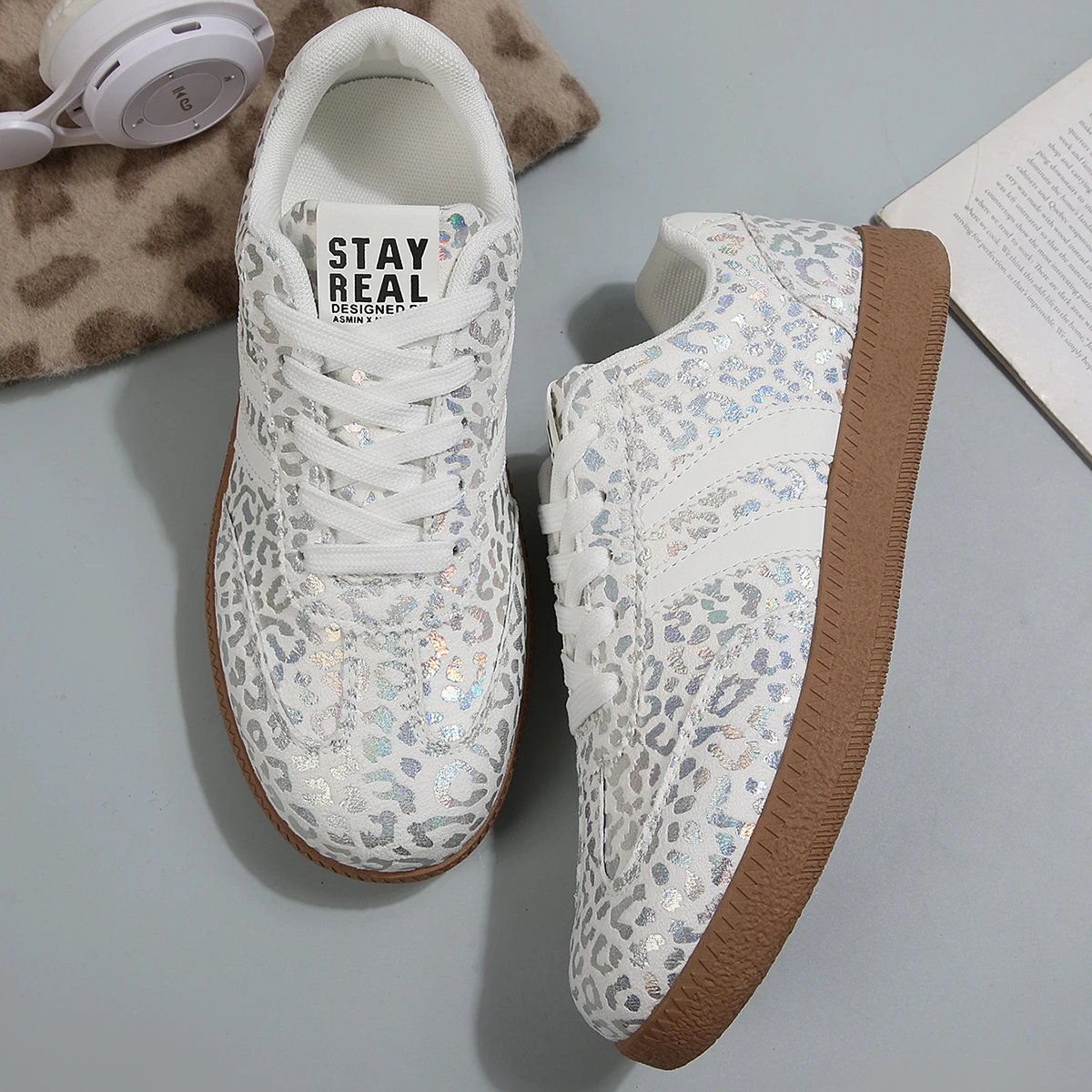2026 Herbst Damenmode Wildleder-Sneaker mit Doppelschnallen-Metalldetails Leichte Atmungsaktive Bequeme Freizeitschuhe – Detail 14