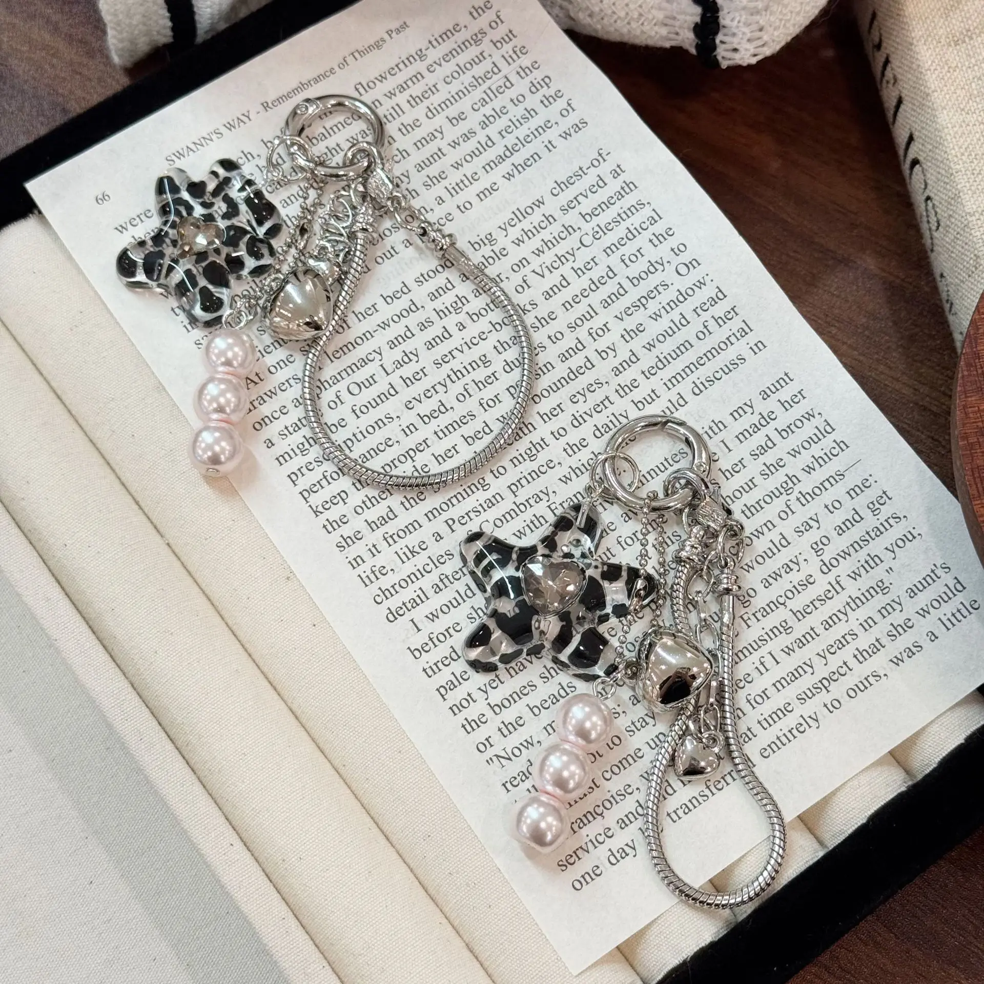 Leopard Print Star Bear Keychain Silver Color Beaded Heart Rope Pendant Keyring for Women Girl Purse Backpack Daily Decoration view 6