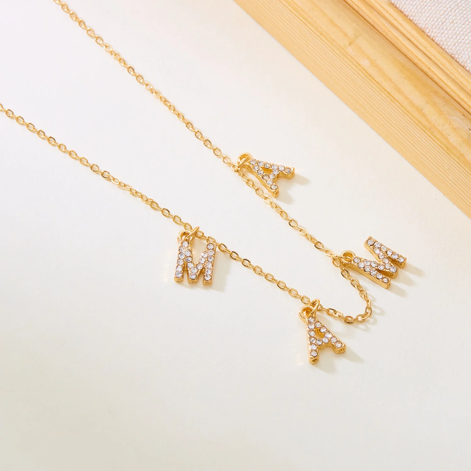 Halskette mit Mama-Buchstaben-Anhänger aus Edelstahl, schlicht, modisch, goldfarben, Schlüsselbein-Halsband für Frauen, perfektes Geschenk zum Muttertag – Detail 22