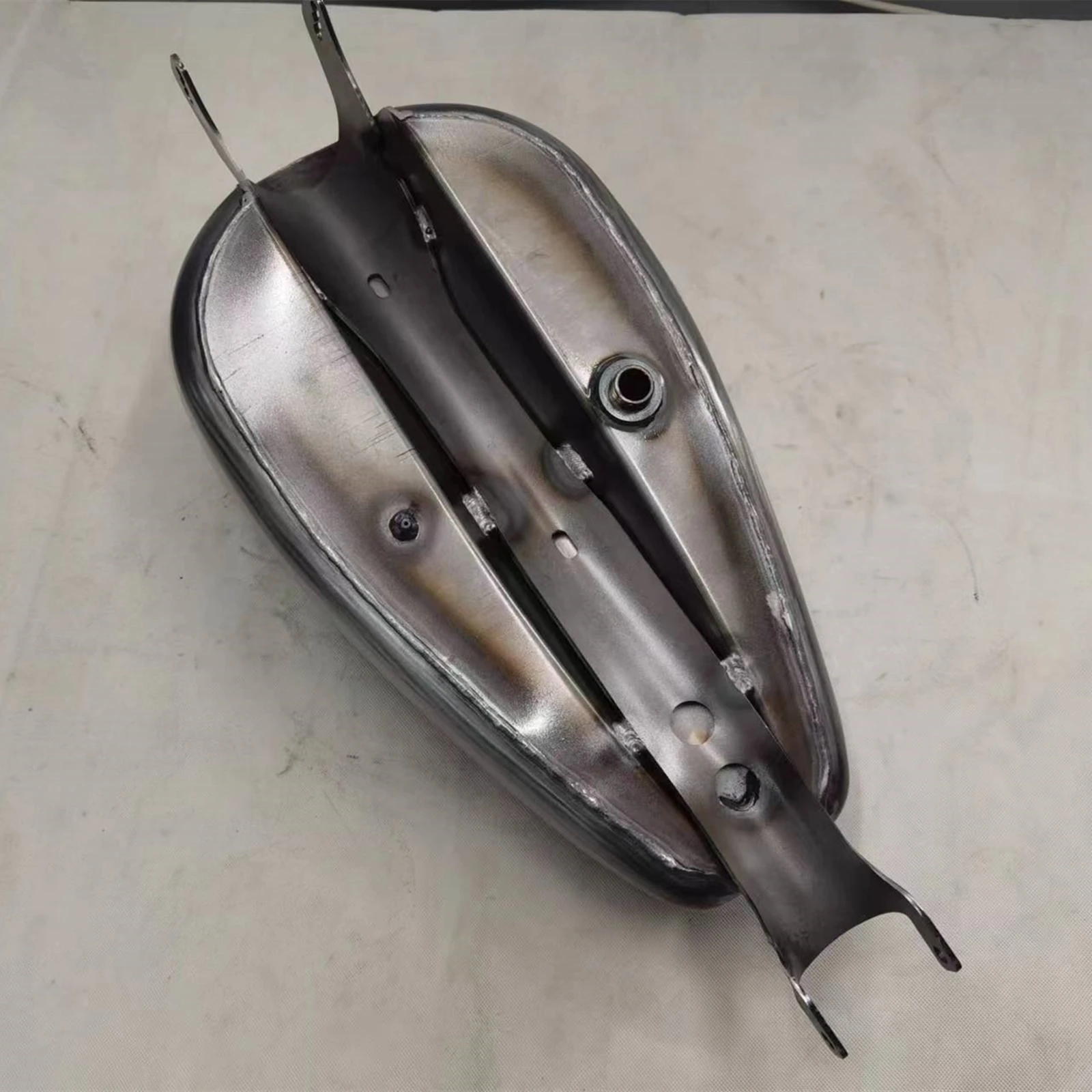 

13.5 L Petrol Gas Fuel Tank For Harley Sportster 2004-2006 Carburetor XL1200 883N X48 Motorcycle