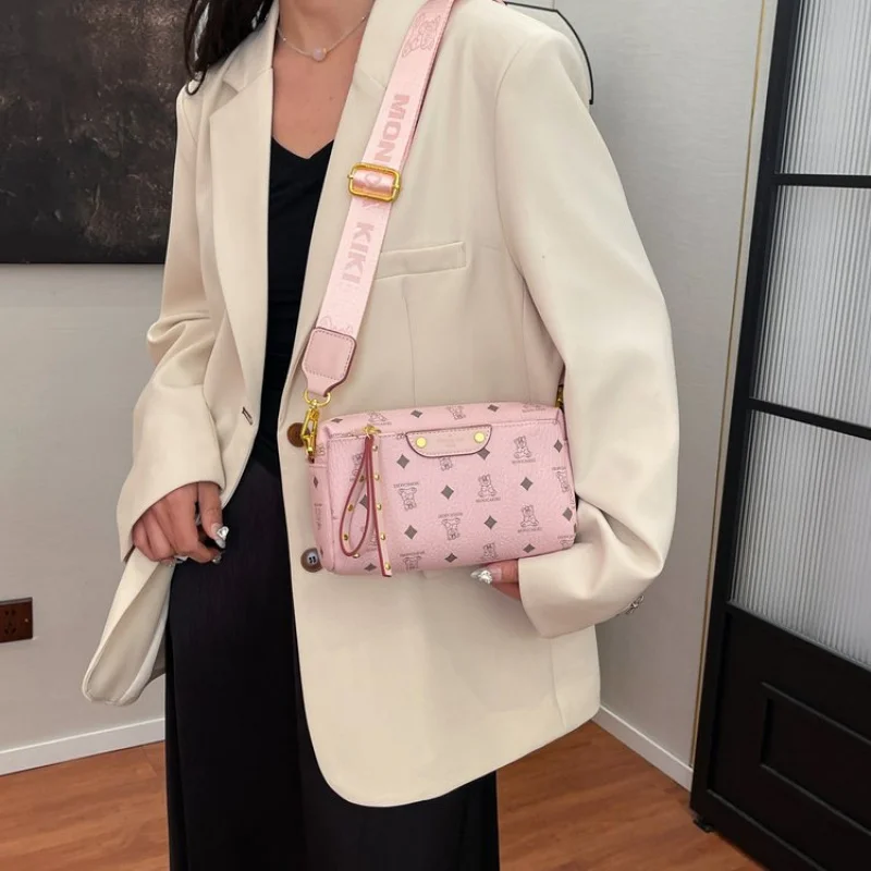 

Famous Designer Crossbody-Bag In Elegant Leather For Women, Adjustable Strap And Secure Closure, Ideal For Hands-Free