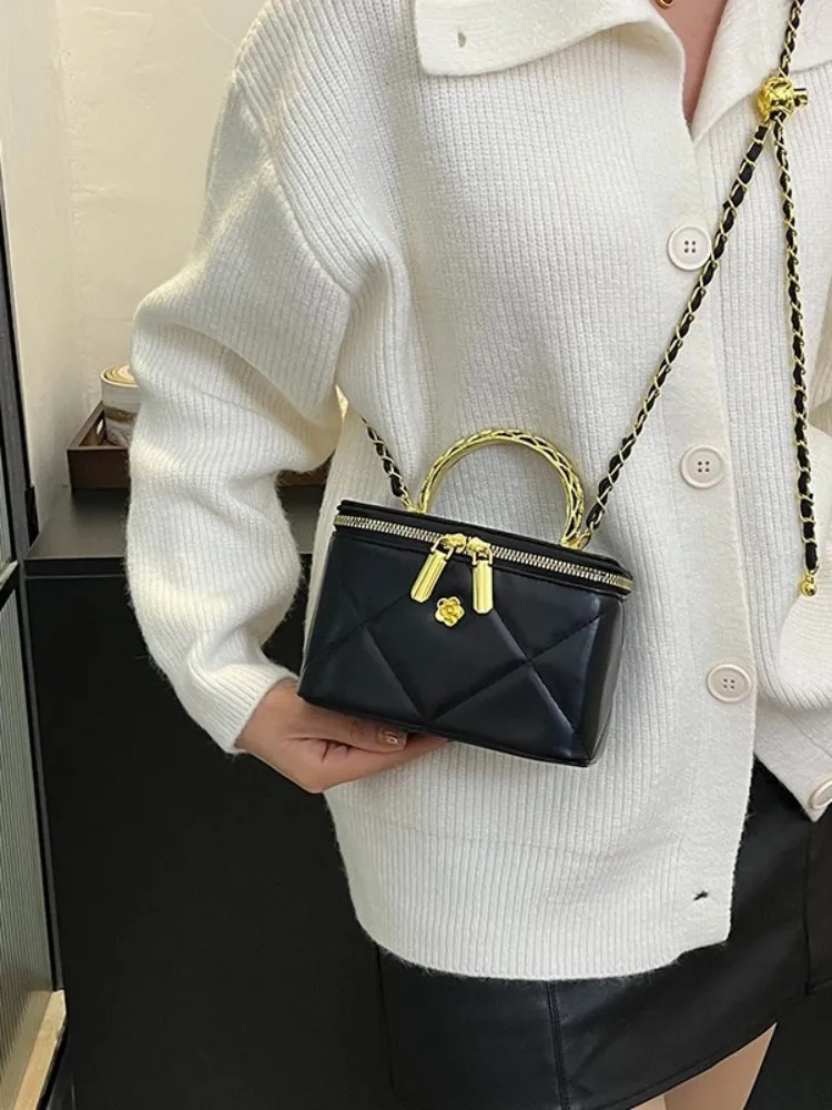 Luxury designers this year's popular mini small bag women's 2025 new wild high-end chain messenger box small square bag women