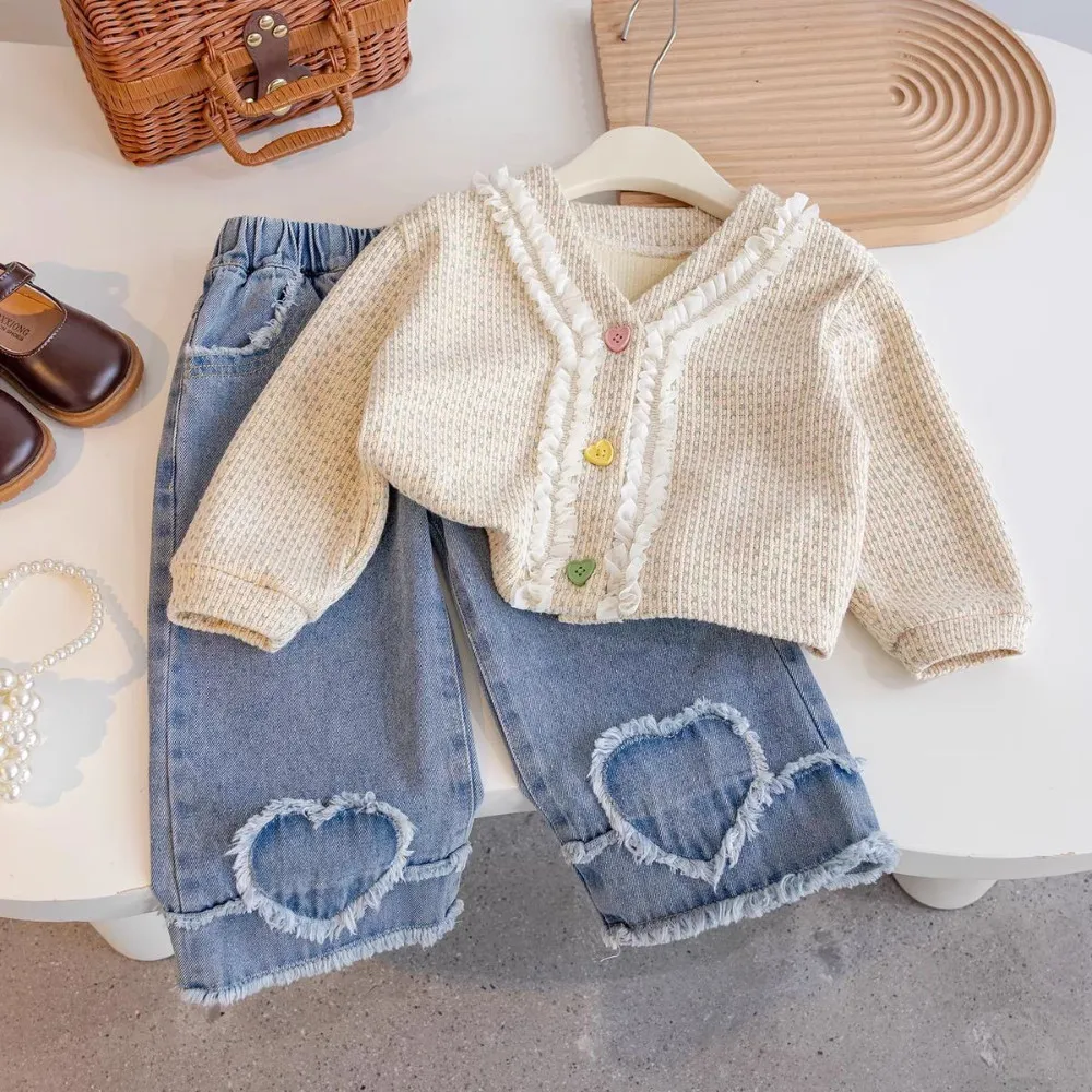 

Spring and Autumn Korean Version Plain Girls' Clothing Set Beige Long Sleeve V-neck Cardigan Top+Love Printed Jeans 2 Piece Set