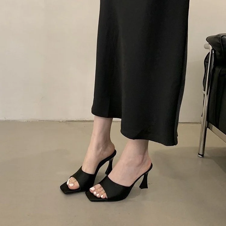 Sandales d'été 2026 pour femmes à talons hauts, confortables pour l'extérieur, antidérapantes, belles, style coréen, bout carré, en PU
