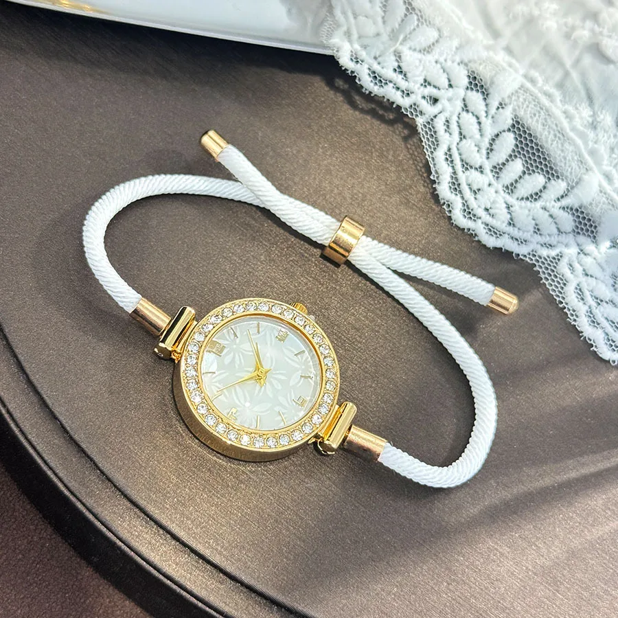 Женские часы с ромбовидным белым циферблатом, многоцветный тканый ремешок, простой индивидуальный дизайн, подходящий для отправки друзьям