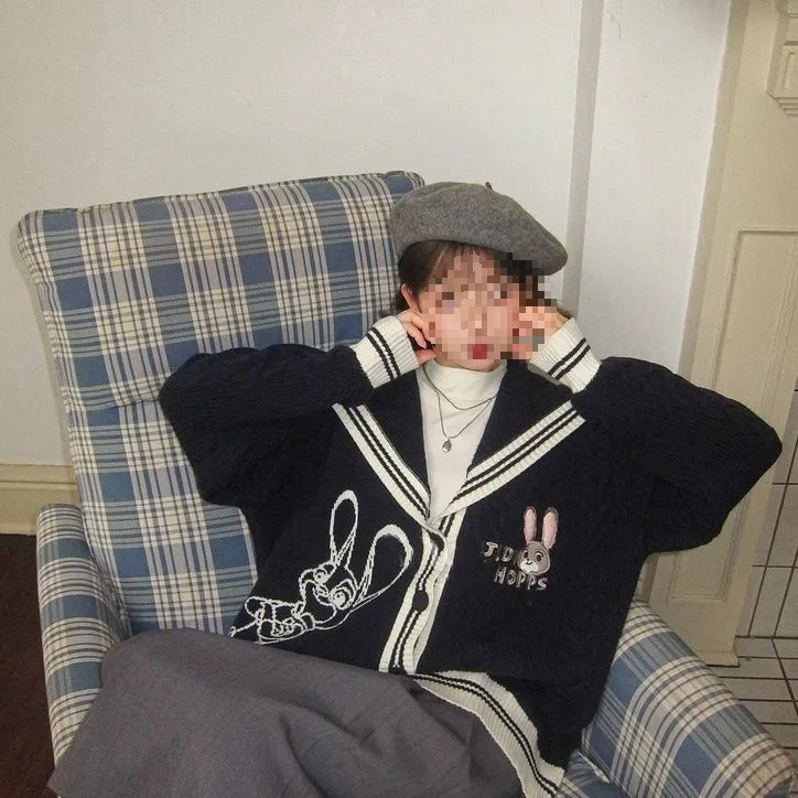 Kardigan dziergany na drutach, sweter dziergany, płaszcz damski w stylu leśnym, luźny granatowy top z kołnierzykiem.