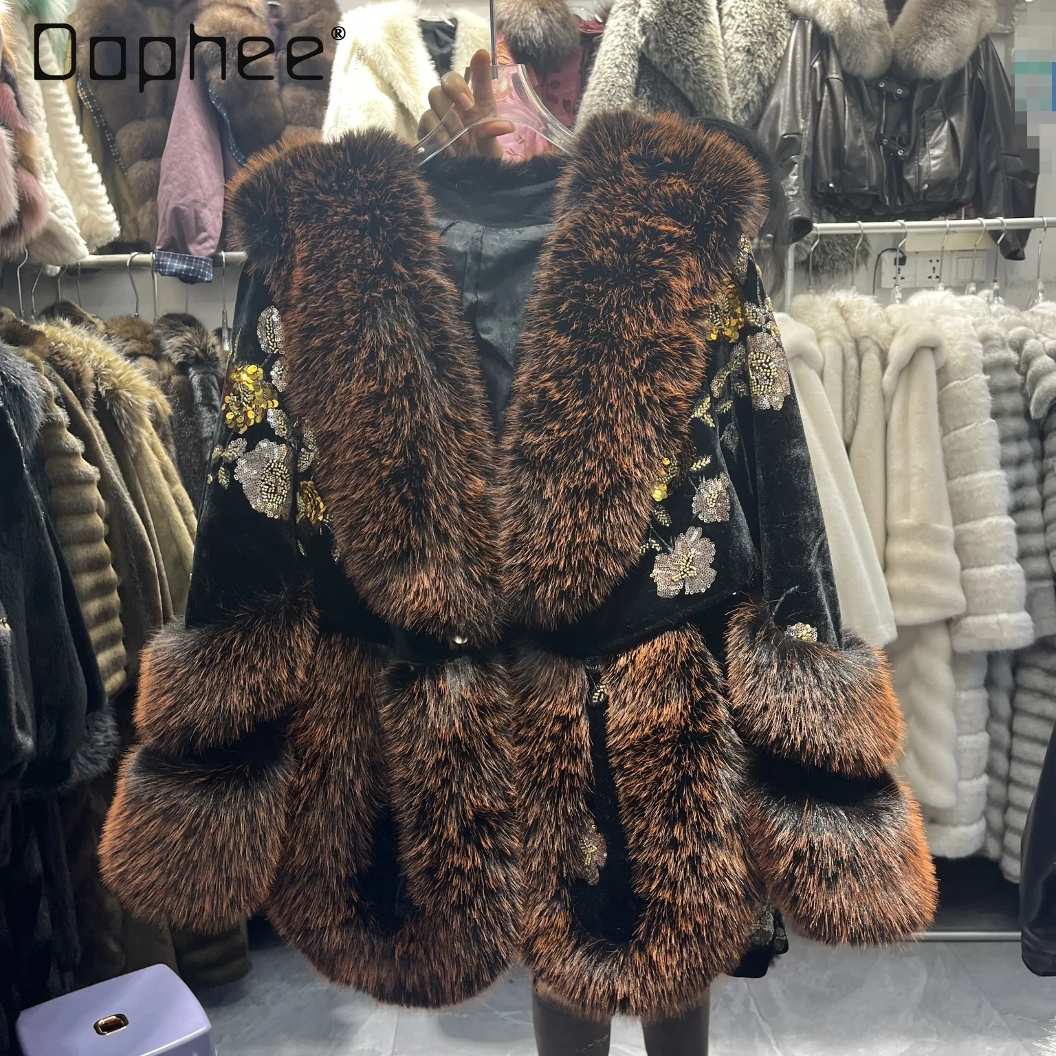 معطف فاخر صديق للبيئة بياقة من فرو الثعلب للنساء مطرز ثقيل مخملي مرقع سميك دافئ عالي الجودة معطف فرو صناعي شتوي #1