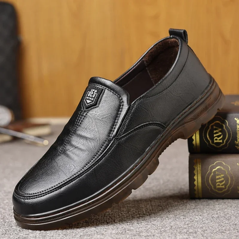 

Кожаные мужские повседневные туфли, модные деловые туфли для мужчин, мужские лоферы без шнуровки, удобные мягкие туфли на плоской подошве для вождения и прогулок