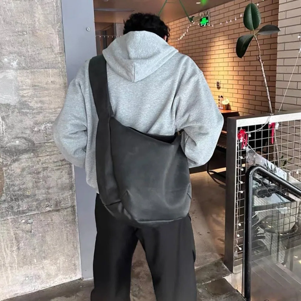 

Vintage Style Men's Crossbody Bag​​ Large Capacity ​​Large Size​​ Messenger Bag Pleated PU Leather Tote Bag​​ For Men And Women