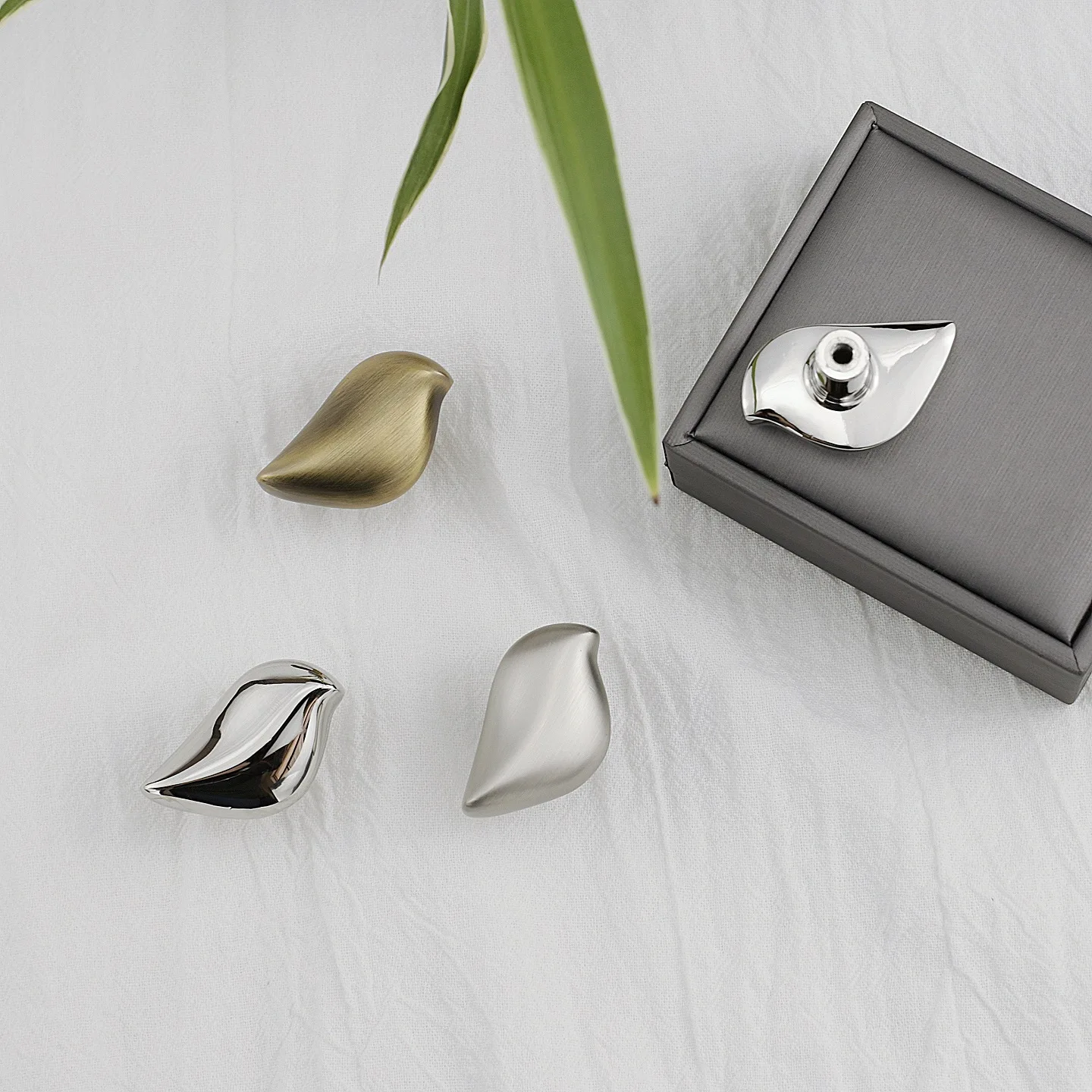 ZIMIR bird single hole furniture handle, suitable for rooms, wardrobes, drawers, kitchen cabinets, zinc alloy material