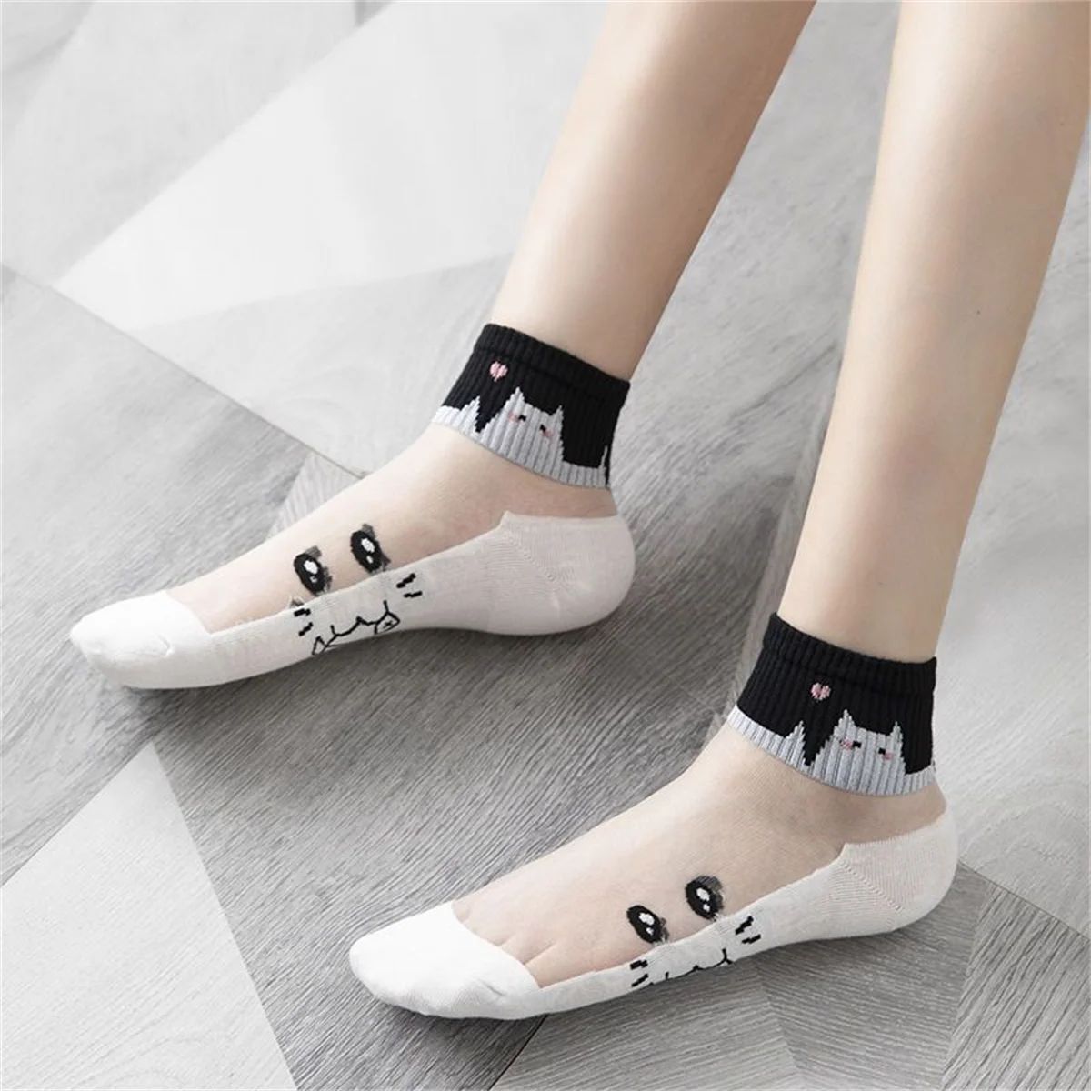 Dreamlikelin 5Pairs/lot Summer Socks Black and White Cat Glass Silk Breathable Female Socks Simple Short Socks