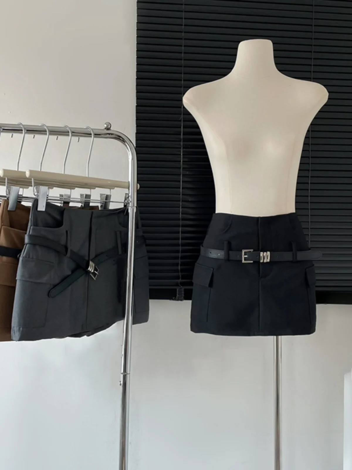 

Gray Suit Half Skirt Women's Low Waist Wrap Body Design Sensation Small Crowd Spicy Short Skirt Pants Autumn Summer New Design