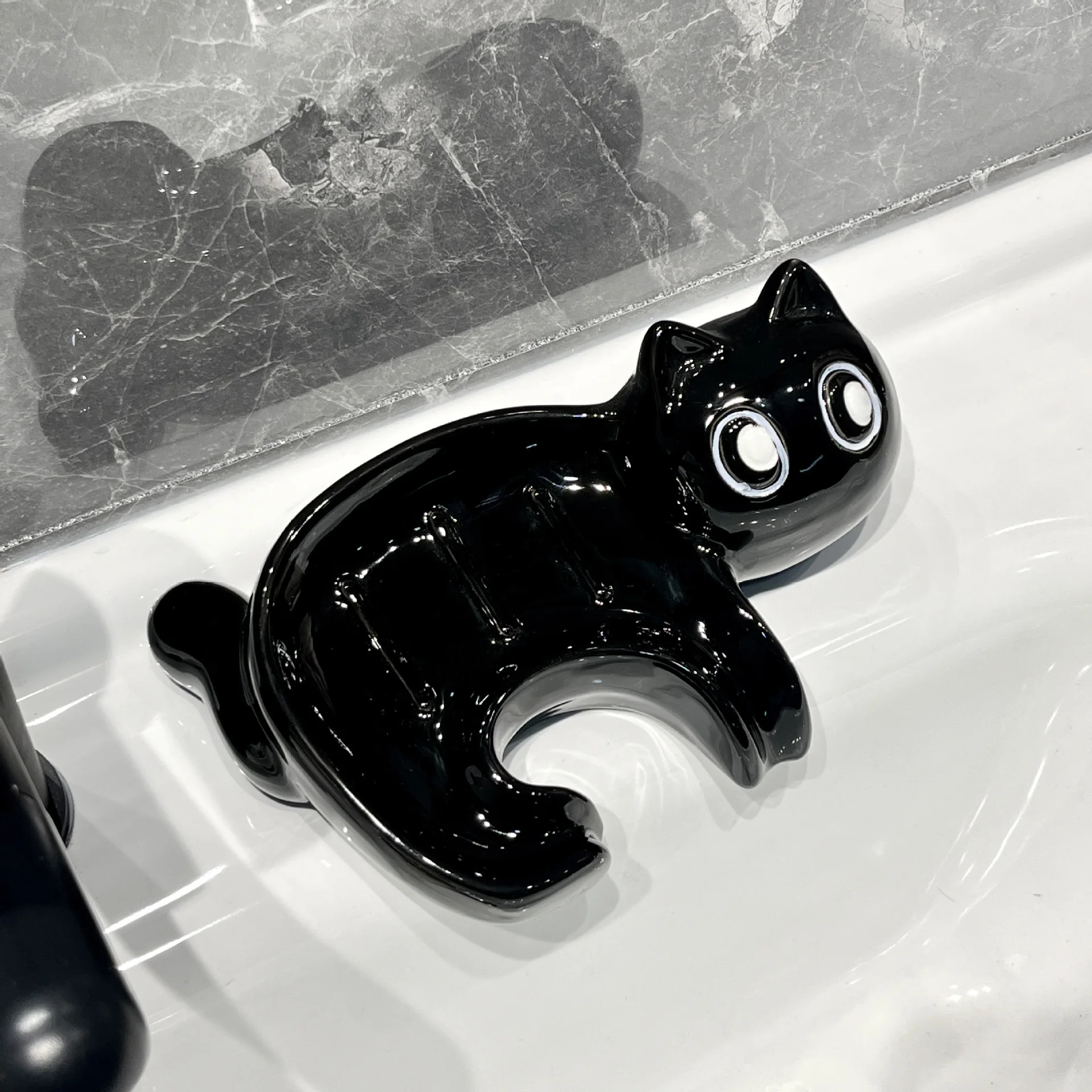 Cute Cat Drain Soap Holder Container Smooth Ceramic Toilet Soap Dish Case Tray Bathroom Accessories Washroom Tools Home Decor