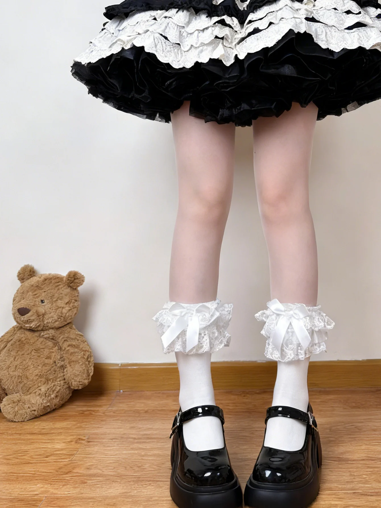 1 Pair Women's Solid Color Mid-Calf Socks Multi-Layer Lace Trim Japanese Ballet-Style Sweet Bow Socks, Ankle-Friendly Non-Tight