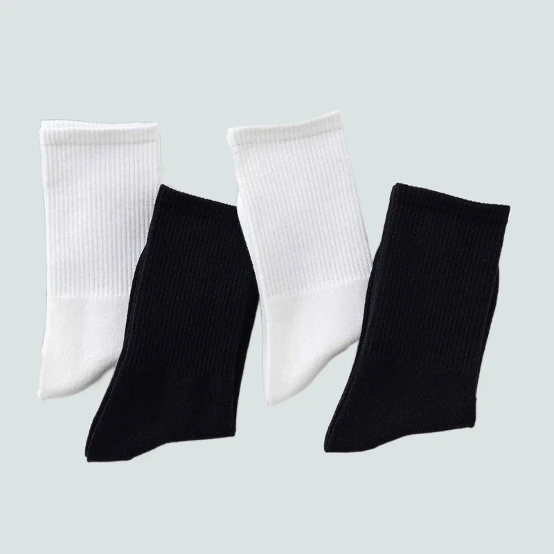 Chaussettes de sport décontractées respirantes pour hommes, chaussettes en coton à la mode, haute qualité, noir et blanc, tube moyen, streetwear doux, nouveau, 5 paires