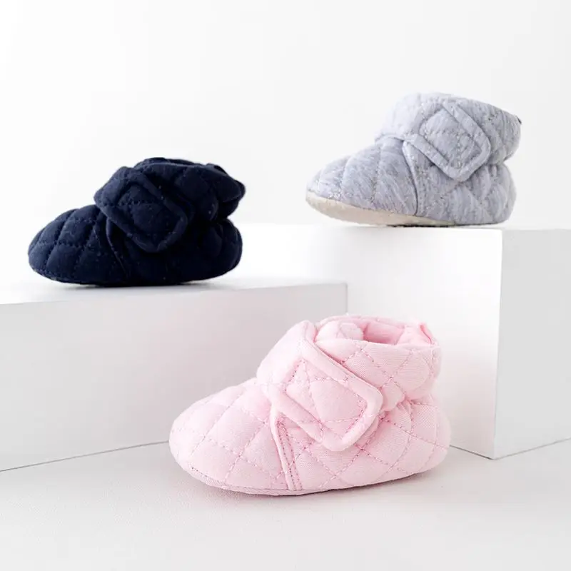 أحذية أطفال كاجوال بلون سادة ونعل ناعم دافئ لا يسقط أحذية الأطفال الصغار أحذية قطنية للخريف والشتاء