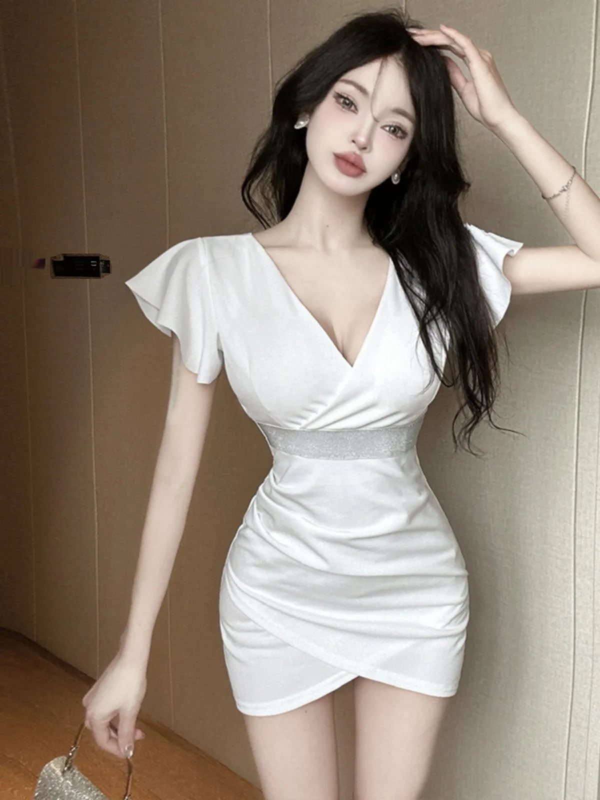 

Pure Desire Sexy V-ne Low Chest Pleated ort Skirt Spicy Girl Waist-cinching Flng Sve Slimming Bodycon Dr