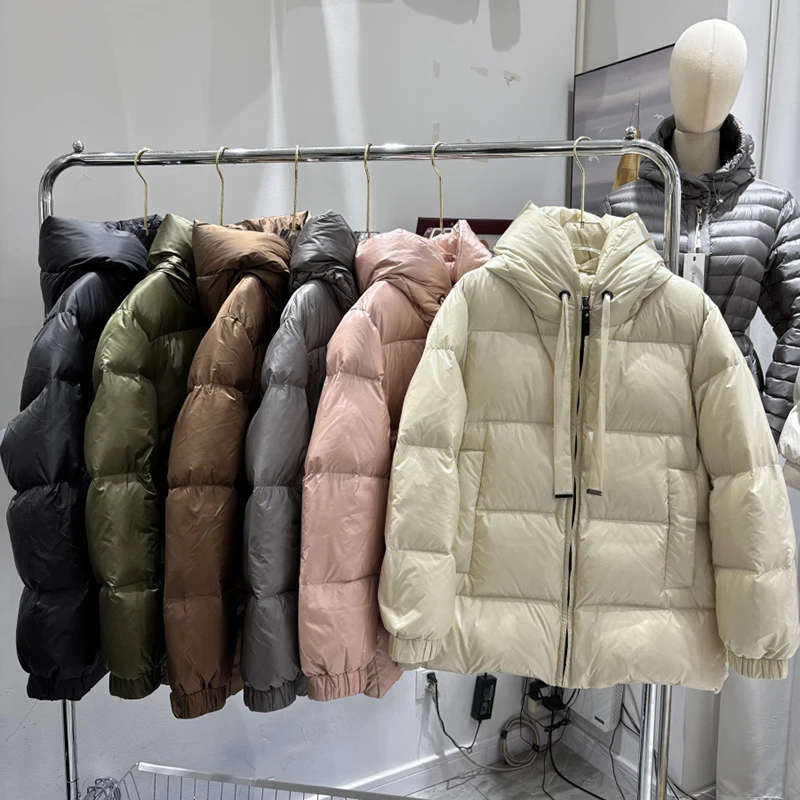 

Новая женская пуховая куртка 2026 года: повседневное осенне-зимнее пальто с капюшоном, толстое, теплое, из роскошного белого утиного пуха