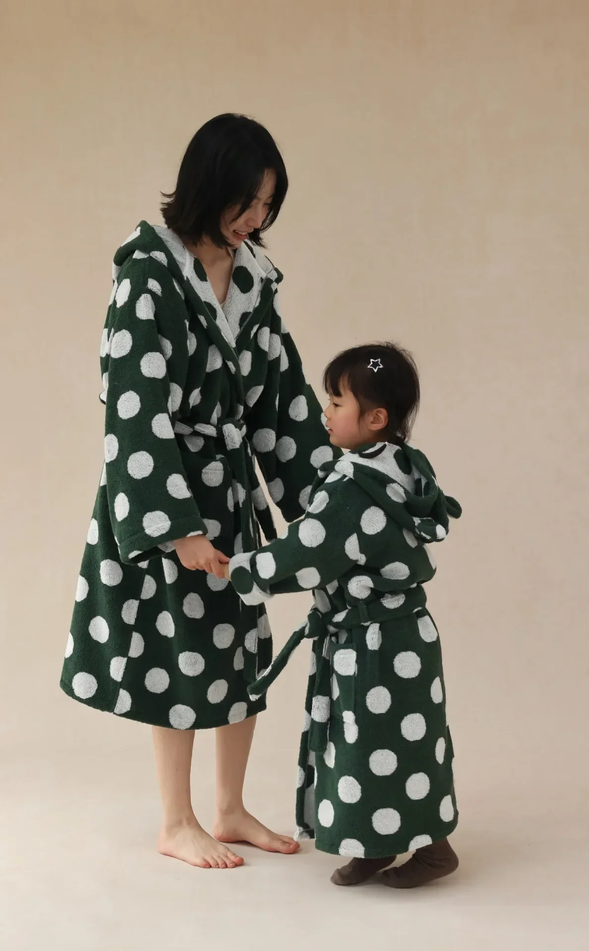 Parent child polka dot style bathrobe, long staple cotton hooded children's and adult hotel home bathrobe