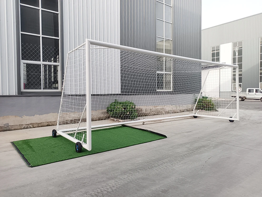 มืออาชีพขนาดเต็ม 24x8 ฟุตอลูมิเนียมแบบพกพาฟุตบอลและฟุตบอลเป้าหมายอิสระแบบพกพาเคลื่อนย้ายอุปกรณ์การฝึกอบรม