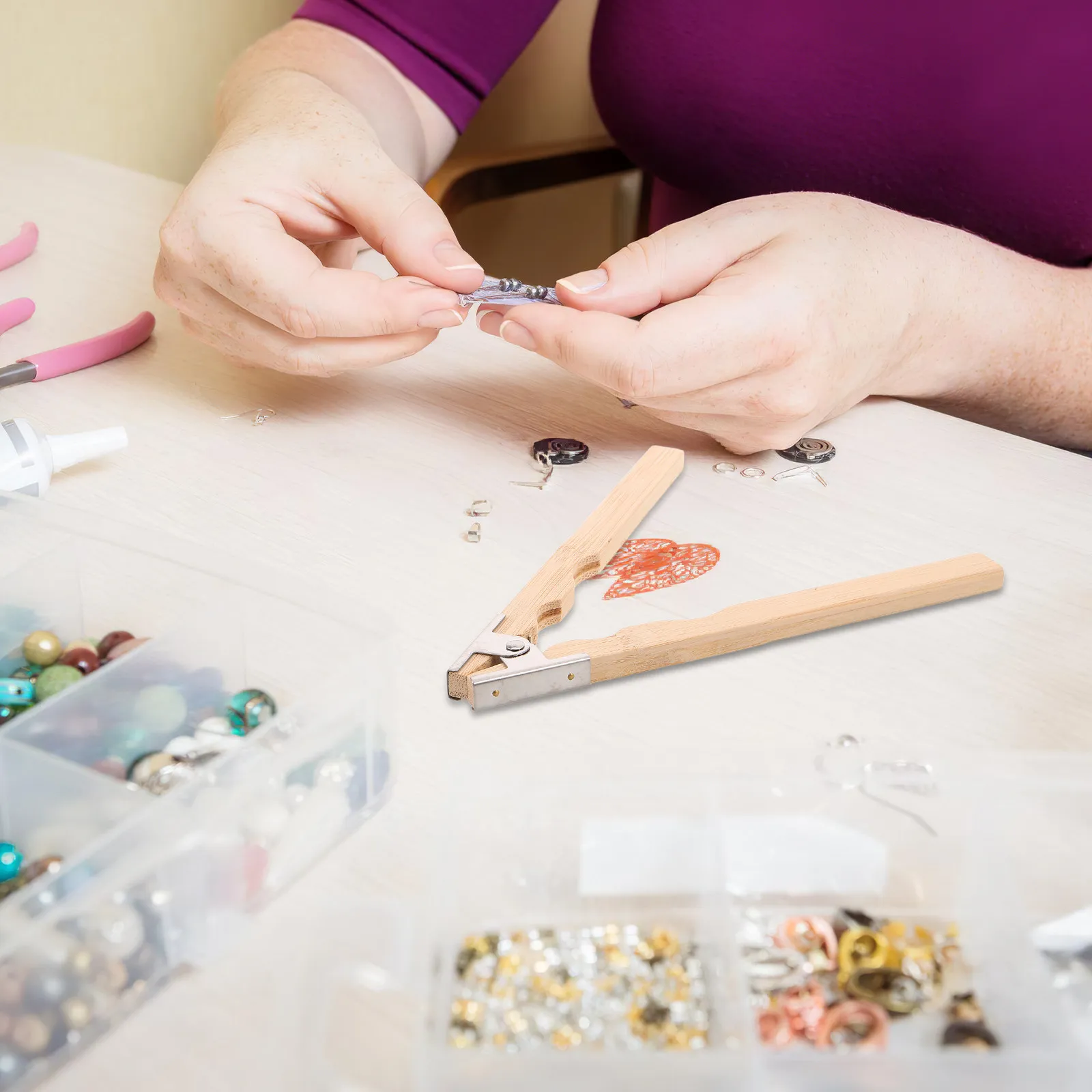 

Wooden Ring Clamp Jewelry Making Tool Spring Grip Ring Clamp for Polishing Filing Engraving Jewelry Repair Crafts Holder