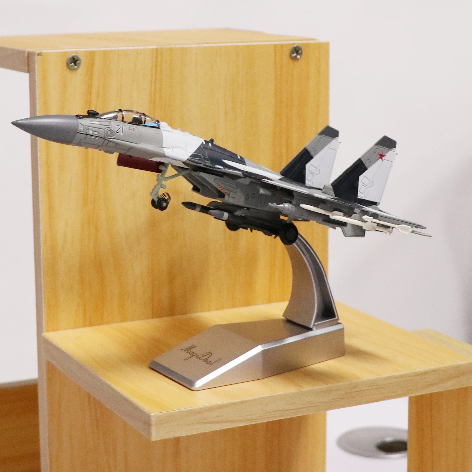 1/100 Russian SU-35 Fighter Diecast Aircraft with Stand Metal Plane Model for Dispaly Show Shelf Decoration Collection Gift