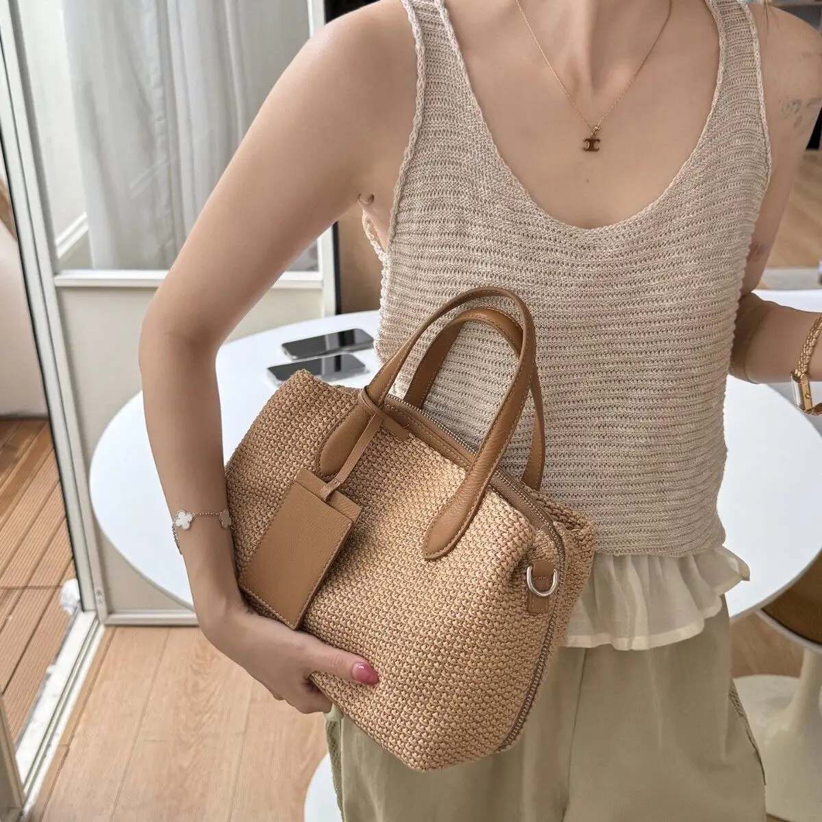 bolso-de-hombro-de-gran-capacidad-tejido-con-paja-y-parches-de-cuero-laffey-para-uso-diario-verano-2026