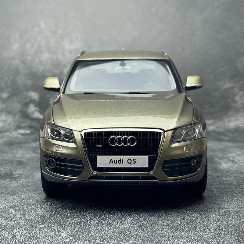 Kyosho OEM 1:18 FOR Audi Q5 SUV Collection of metal car models Static display of holiday gifts