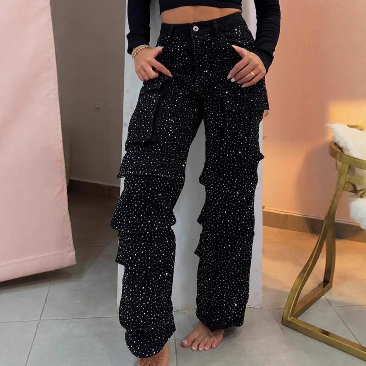 

Новые черные рабочие джинсы со стразами и множеством карманов, уличный стиль, модные прямые джинсы высокого качества, обязательные.