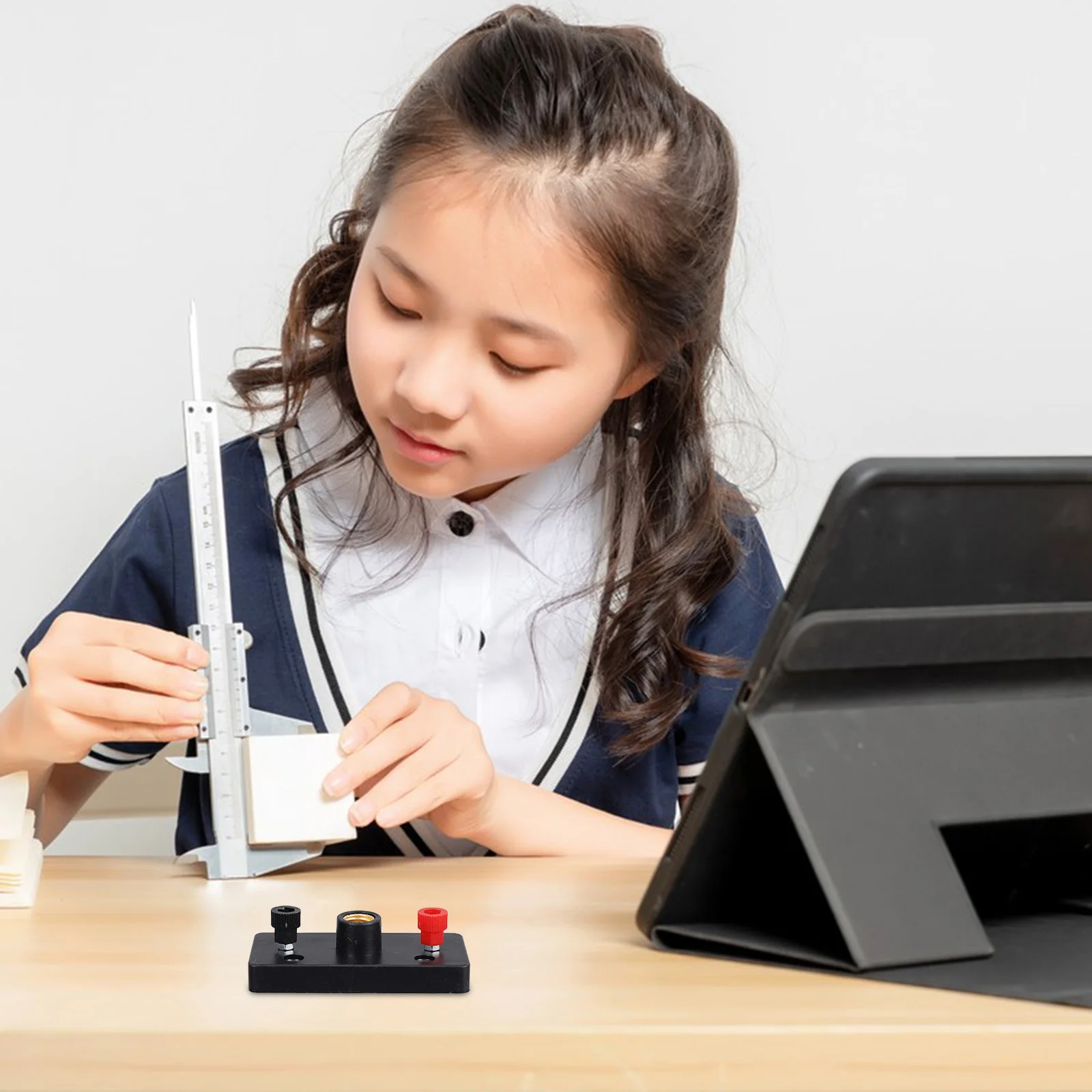 

4Pcs Screw Base Lamp Holder Copper Plastic Adjustable Brightness Science Circuit Experiments Electrical Kits Physics Teaching