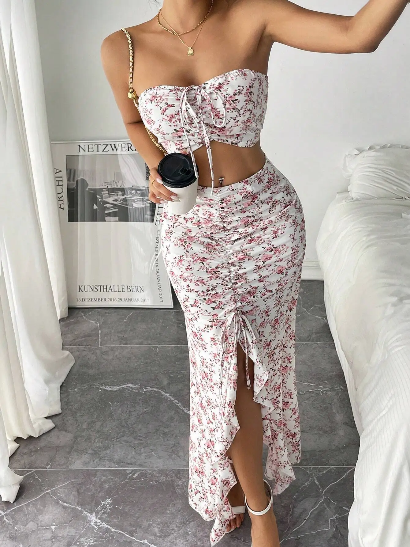 

Комплект из 2 предметов: топ-бандо с цветочным принтом и юбка с разрезом, романтический французский стиль, летний женский наряд