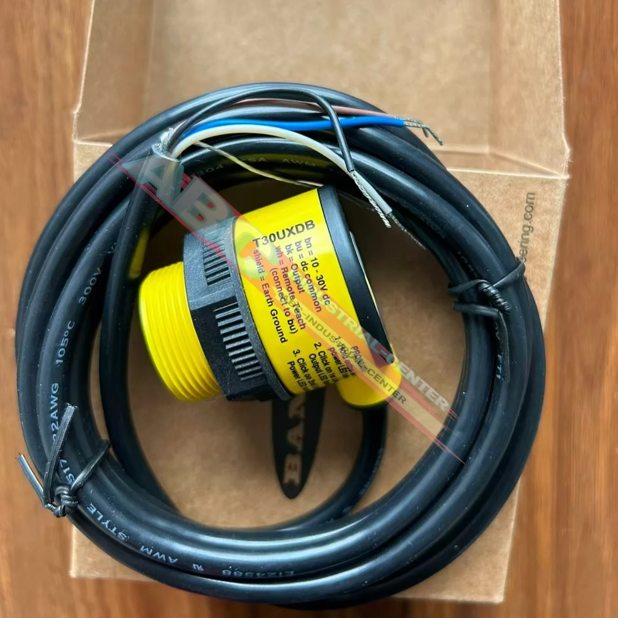 T30UXDC T30UXIA مستشعر بالموجات فوق الصوتية العلامة التجارية الجديدة