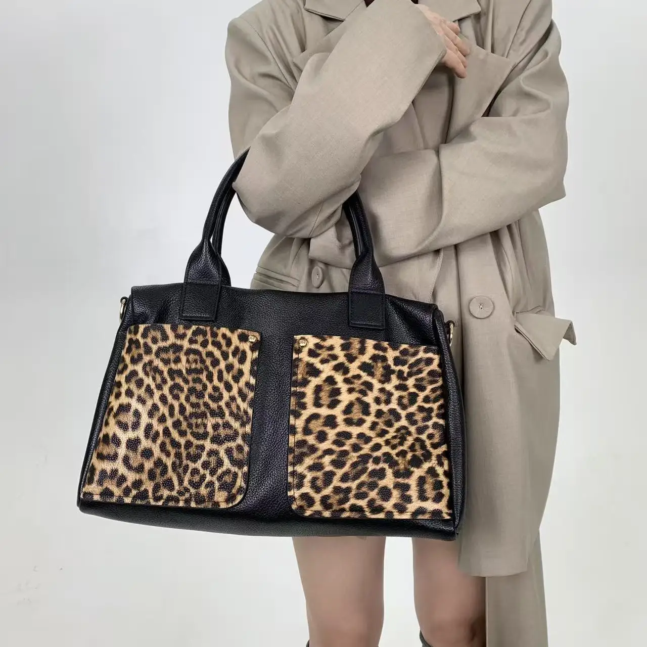 

Y2K street retro leopard print patchwork tote bag with large capacity and multiple pockets, double-sided usable crossbody bag