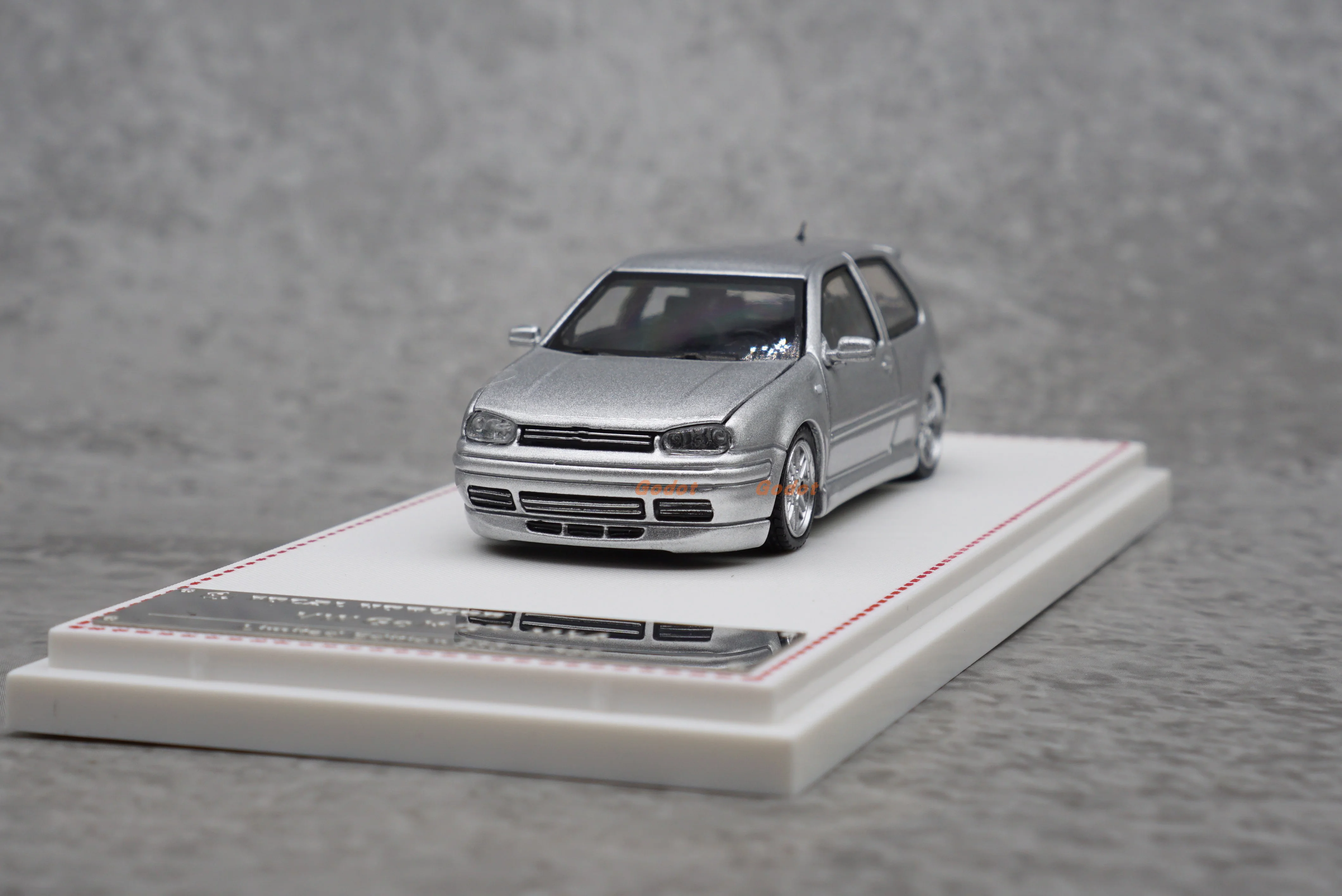 FH-juguetes de aleación fundida a presión para adultos, modelos de coches de Golf, motor abierto, cubierta clásica, regalo de recuerdo coleccionable, pantalla estática, escala 1:64, MK4, VW