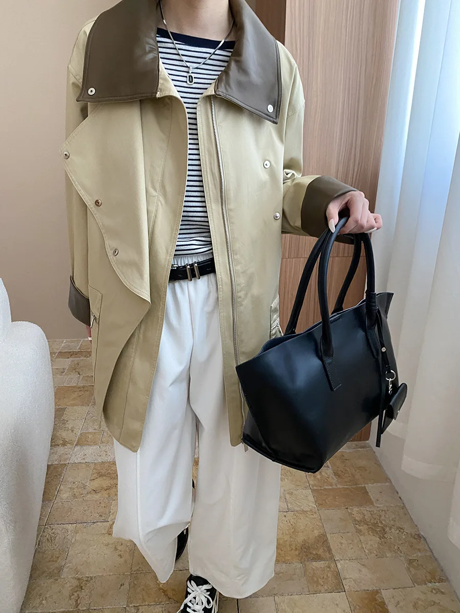 

Color blocking leather collar, spliced waistband, diagonal cut silhouette workwear, windbreaker jacket