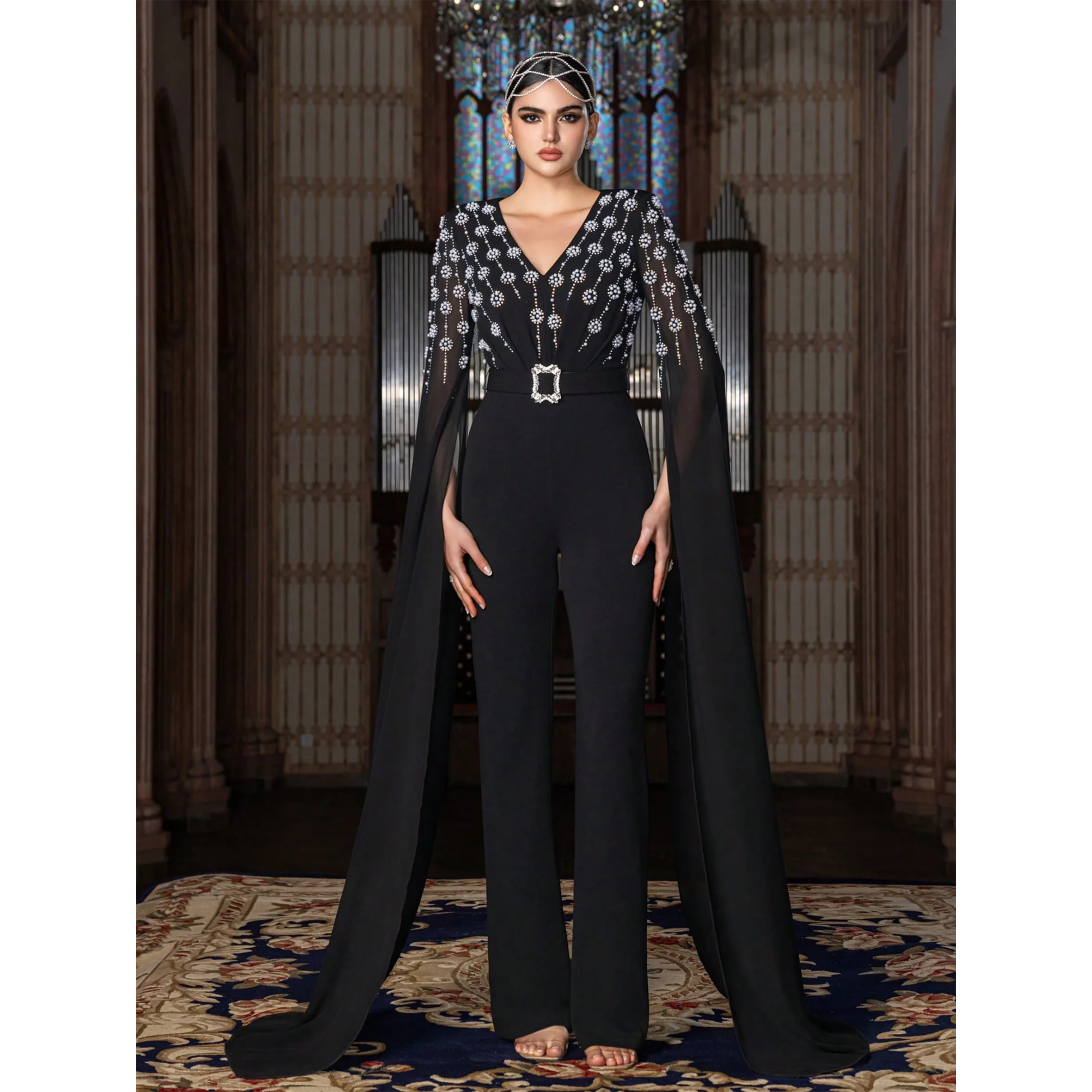 จั๊มสูทหรูหราคอวีประดับมุกอย่างประณีต – ผ้าคลุมไหล่พลิ้วไหวอย่างมีระดับสำหรับงานเลี้ยงตอนเย็นสุดหรู งานกาล่า