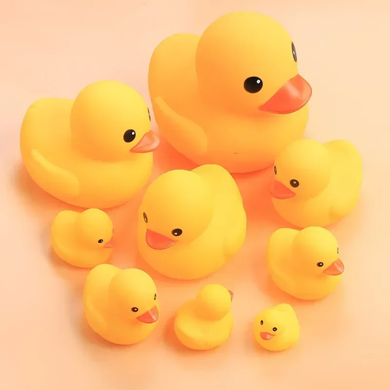 1/4 pçs bonito pequeno pato amarelo brinquedos de banho do bebê espremer borracha bb banho água diversão brinquedo corrida clássico estridente crianças brinquedos