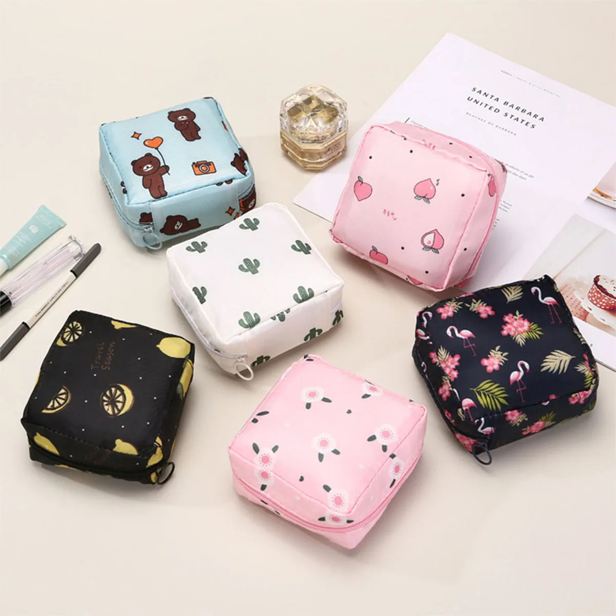 Feminine Perioden-Tasche, tragbare Tampon-Organizer-Tasche, Mini-Make-up-Lippenstift-Aufbewahrungstasche, Aufbewahrungstasche für Damenbinden mit Herz-Print