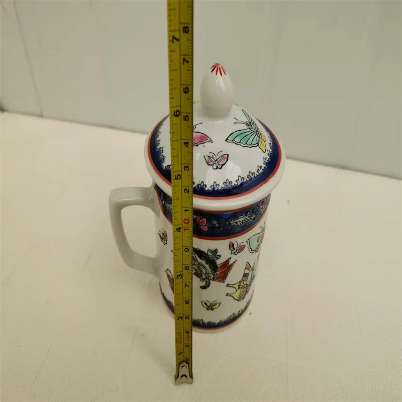 Chinese Old Porcelain,with A lid cup made of pink porcelain with a butterfly pattern Decorative Pottery Artwork Collec