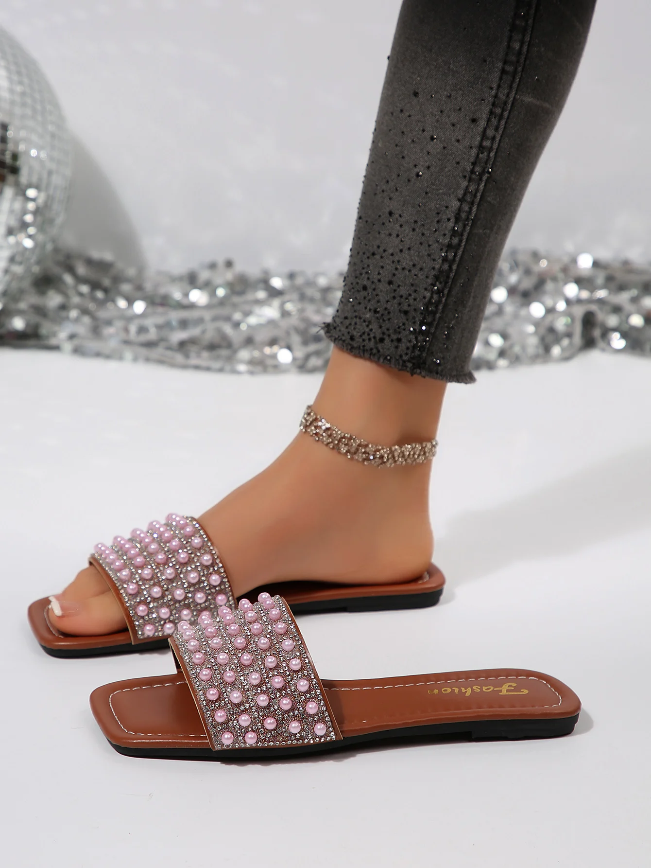 New Fashionable Summer Sandals for Women, Slip-On Slippers, Party Birthday Gift, Solid Color Outdoor Casual Shoes, Simple and Elegant Flat Beach Slippers, Easy to Match, Comfortable for All-Day Wear at Home and Outdoors view 4